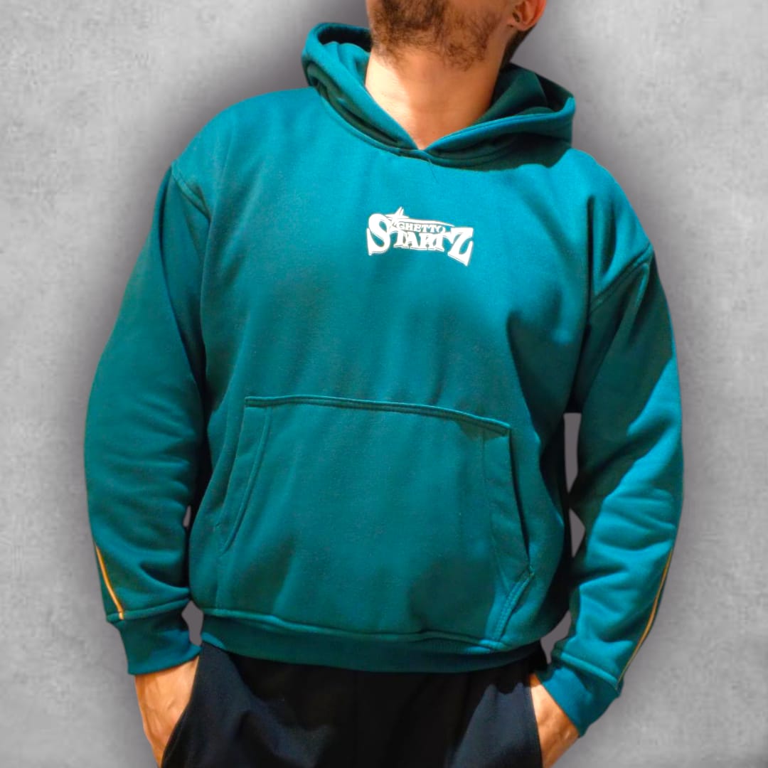 El Buzo Boxyfit F24 Starline Green es una pieza versátil que combina autenticidad y confort. Su color vibrante y su diseño gráfico sencillo lo convierten en un básico imprescindible dentro del streetwear, ideal para quienes buscan un look actual con personalidad.