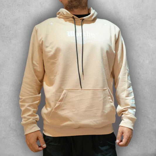 Este buzo fit presenta un arte celestial en la espalda, ideal para climas no muy fríos gracias a su tela de bajo gramaje. Una mezcla entre calma, moda y actitud.