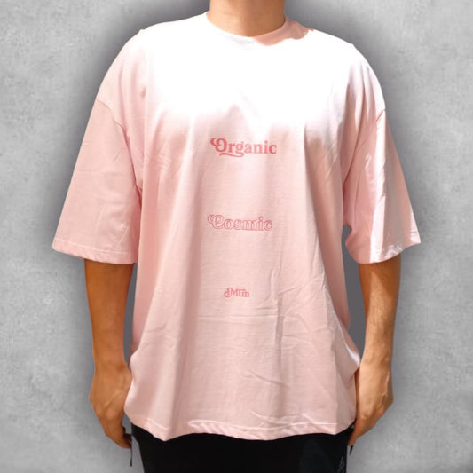 La Camiseta Oversize Stark redefine lo casual con un diseño atrevido y un tono pastel que equilibra rebeldía y frescura. Su impresión en gran formato proyecta fuerza y personalidad, convirtiéndola en la prenda ideal para quienes buscan marcar tendencia en la calle.