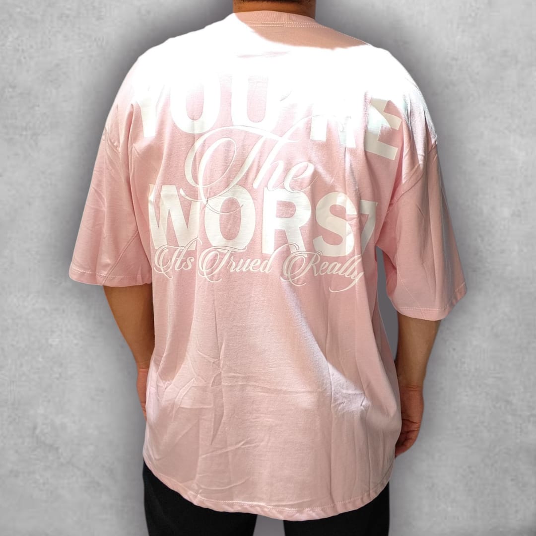 La Camiseta Oversize Stark redefine lo casual con un diseño atrevido y un tono pastel que equilibra rebeldía y frescura. Su impresión en gran formato proyecta fuerza y personalidad, convirtiéndola en la prenda ideal para quienes buscan marcar tendencia en la calle.