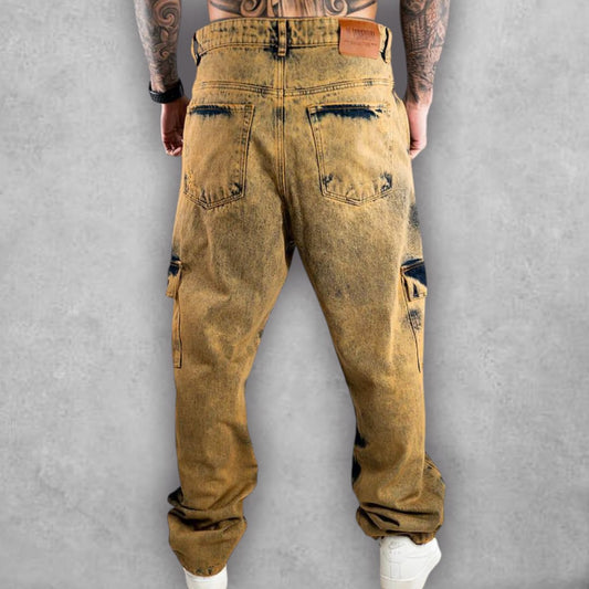 El Baggy Oversize Stark Don’t Stop Me fusiona estilo y comodidad en un diseño cargado de personalidad. Su acabado desgastado y los detalles gráficos únicos lo convierten en una pieza esencial para crear outfits modernos y llamativos que rompen con lo convencional.