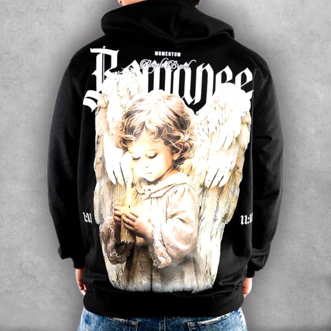 Con un aire artístico y espiritual, el Buzo Stark Fit Angel Paradise se convierte en una prenda icónica para quienes buscan marcar tendencia. El contraste del estampado angelical con el fondo negro resalta su carácter único, ideal para un look urbano con personalidad y originalidad.