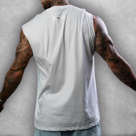 Lleva un ícono en el pecho con la Camisilla Oversize Stark – Enigma Edition. El fit oversize es ideal para climas cálidos o para un estilo relajado en el gimnasio, mientras que su diseño gráfico rinde homenaje a "La Gioconda" de Leonardo Da Vinci. Al centrarse en los detalles del retrato, la camisilla crea un efecto visual moderno y sofisticado. Es una pieza básica que se convierte en el centro de atención, ideal para amantes del arte que no sacrifican la comodidad.