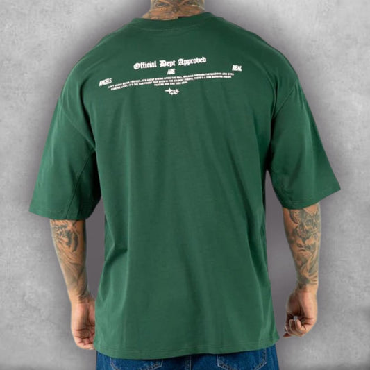 Esta es la Camiseta Oversize Stark – Redemptio Edition, una pieza que transforma el look básico. El fit oversize es ideal para un estilo urbano y relajado. El gráfico de la ascensión en la parte frontal, con la palabra "REDEMPTIO" en el centro, convierte esta camiseta verde en un lienzo de arte barroco adaptado al streetwear. Es la elección perfecta para quienes desean un diseño que comunique profundidad, emoción y un toque de misterio divino.