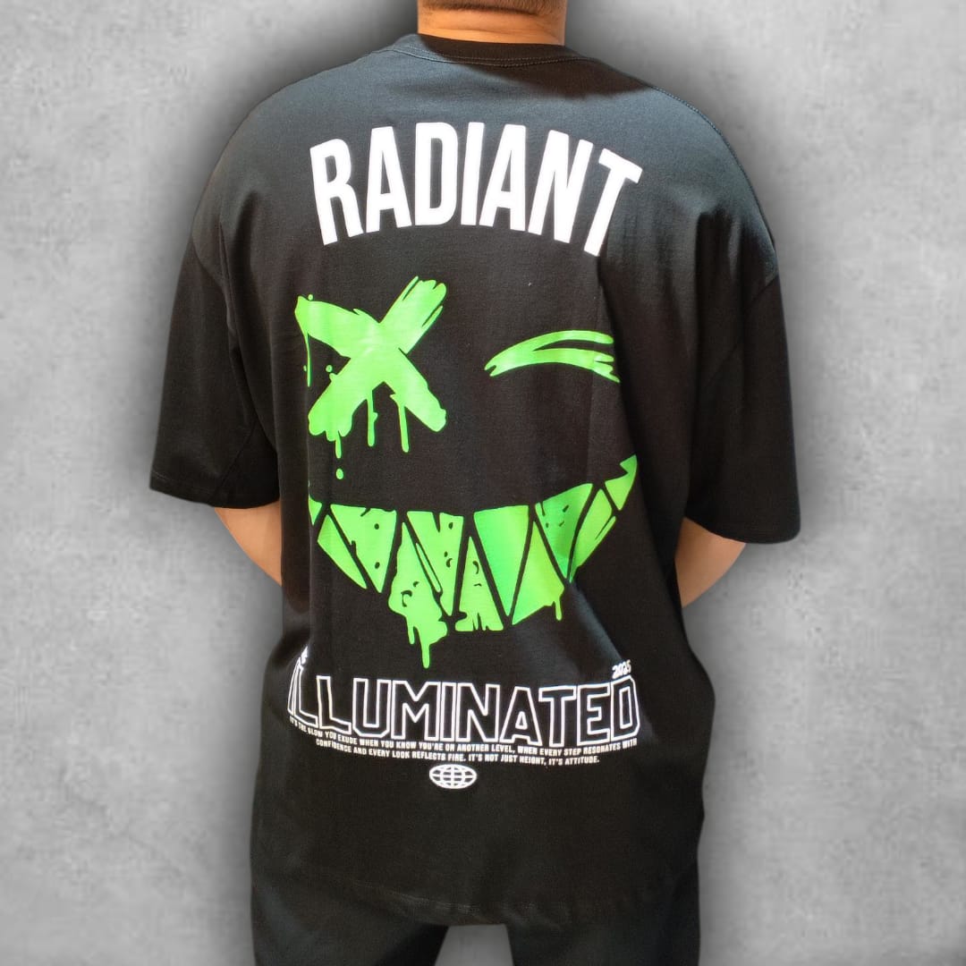 Con un arte urbano cargado de personalidad, la Camiseta Oversize Stark Radiant Smile se convierte en el centro de cualquier outfit. Su gráfica en la espalda aporta un toque vibrante y provocador, perfecta para destacar en la calle y reflejar autenticidad en cada look.