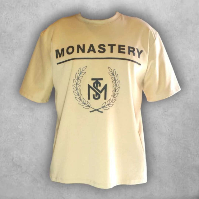 Pensada para quienes valoran el diseño sutil pero significativo. Esta camiseta te acompaña con estilo en cualquier ocasión.