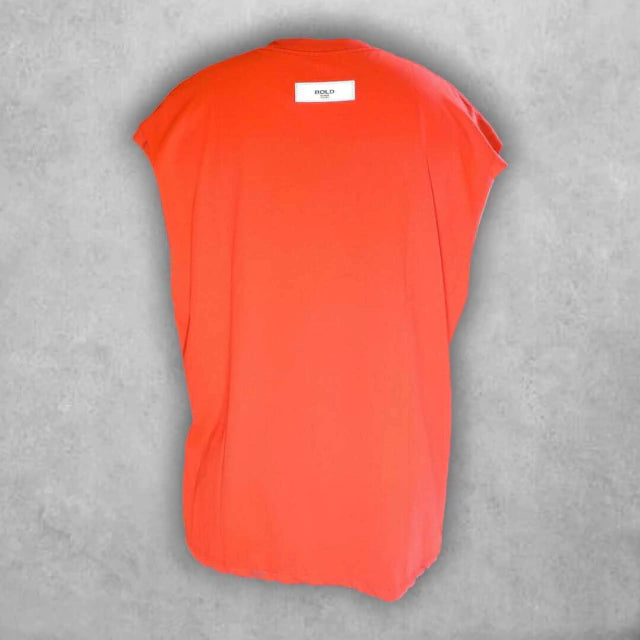 Perfecta para quienes buscan una prenda que represente comunidad, arte y estilo urbano. Su color vibrante y diseño llamativo capturan la esencia de la cultura callejera moderna.