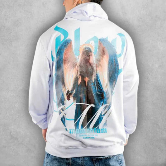 Confeccionado en bajo gramaje, este buzo fit es ideal para vestir en días templados. Su diseño impactante, que mezcla elementos celestiales con tipografía moderna, lo convierte en una opción única para quienes buscan originalidad.